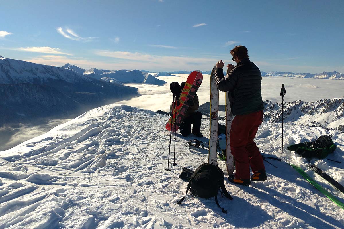 splitboard, prêt pour le run de poudreuse, du pur plaisir