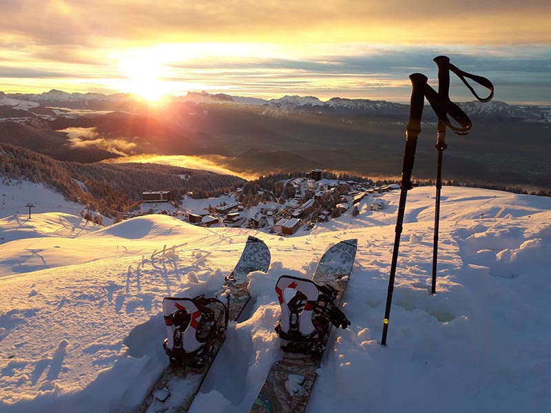 sunset à chamrousse en splitboard, couché de soleil, vue magnifique